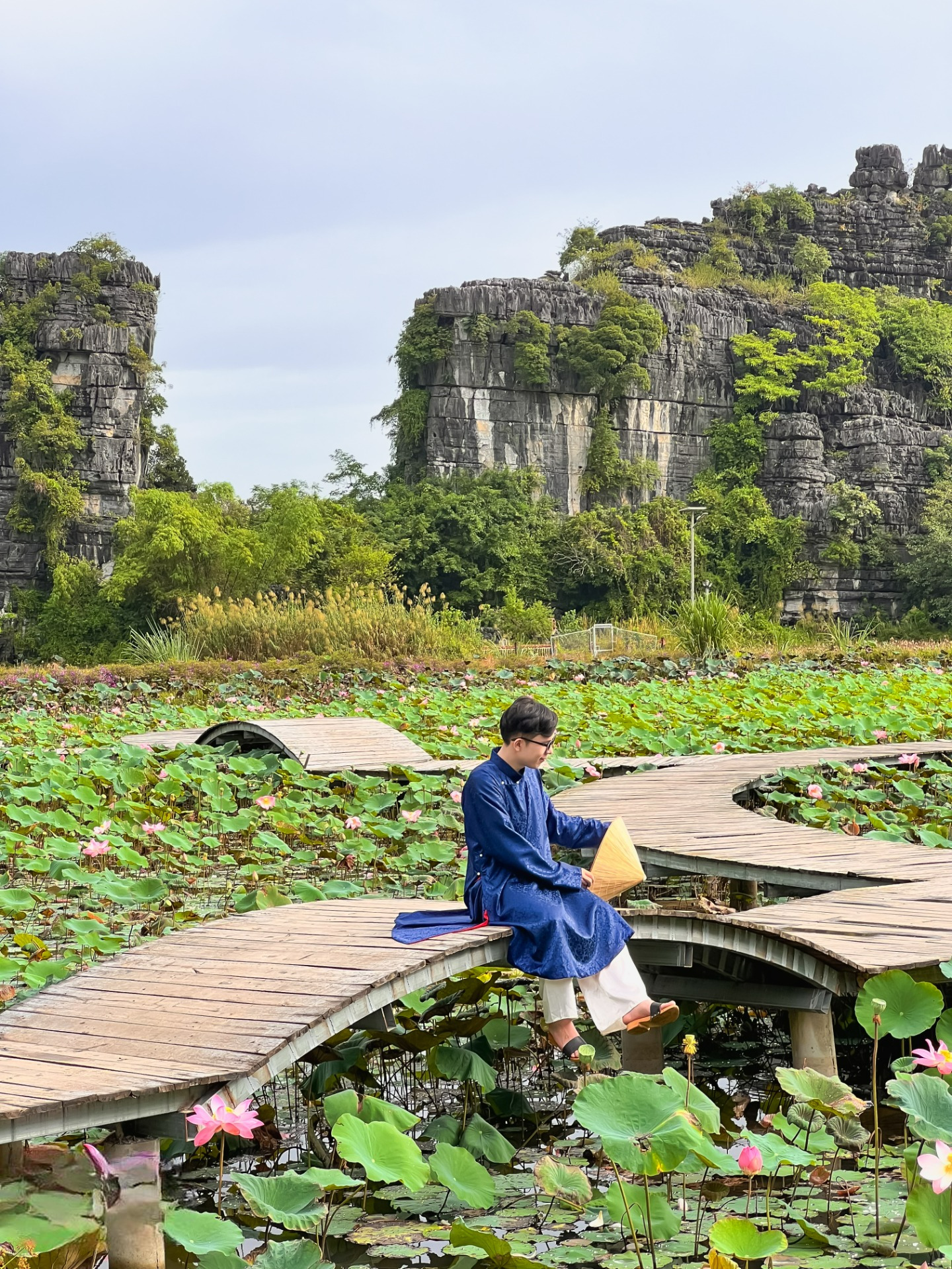 Anh Nguyễn Minh Đức (travel blogger, 24 tuổi tại Hà Nội) đã có chuyến du lịch Ninh Bình 3 ngày 2 đêm với những trải nghiệm thú vị, tham quan được hầu hết các điểm đến nổi tiếng chỉ với chi phí khoảng hơn 2 triệu đồng. 