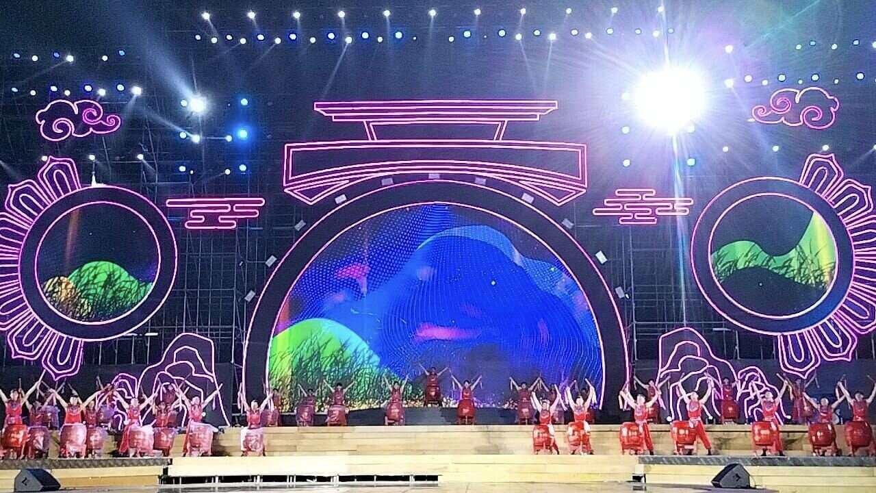 Lộ diện sân khấu rộng gần 2000m2, sẵn sàng ngày khai mạc lễ hội hoa lư 2024