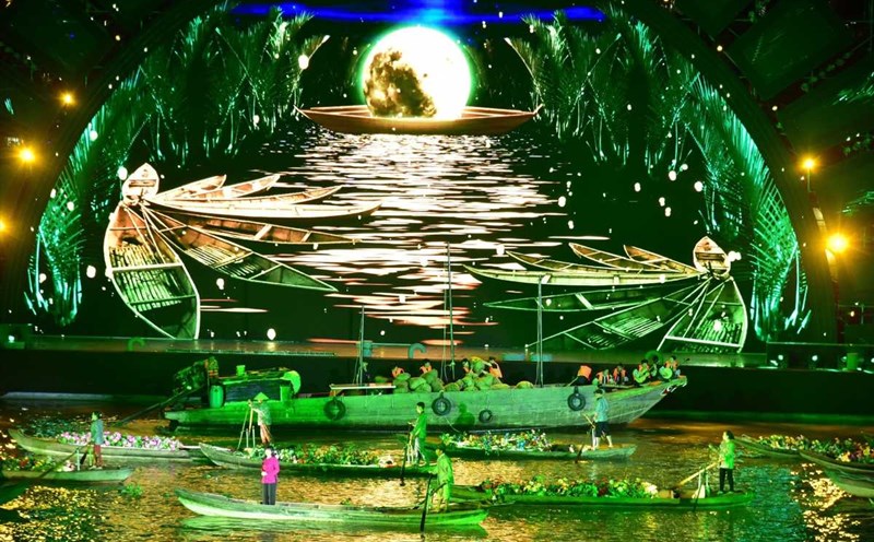 Chương trình nghệ thuật Dòng sông kể chuyện là điểm nhấn trong Lễ hội sông nước năm 2023. Ảnh: Như Quỳnh
