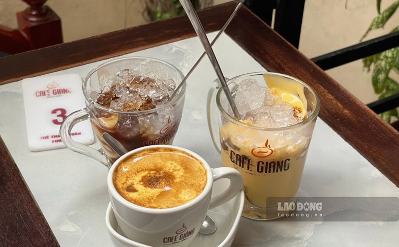 Cà phê trứng là đặc sản nổi tiếng tại Hà Nội. Ảnh: Thùy Trang