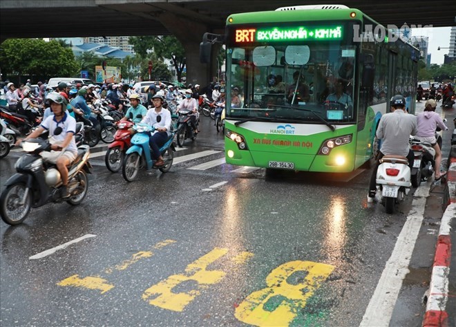 Thay buýt nhanh BRT bằng đường sắt đô thị là đúng rồi, nhưng bao giờ?