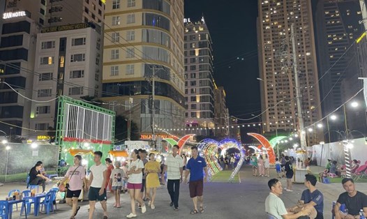 Phố du lịch và chợ đêm An Thượng đang là địa điểm thu hút du khách. Ảnh: Thùy Trang