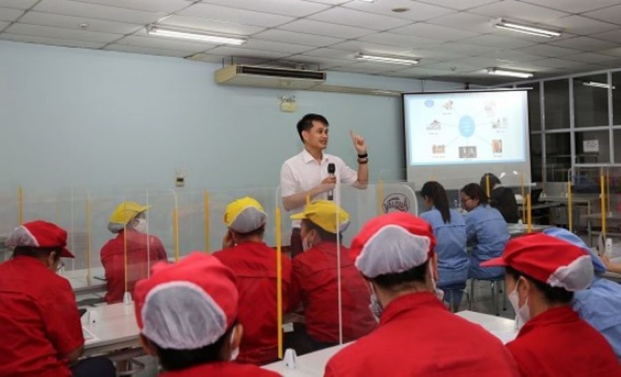 BHXH Hải Dương tuyên truyền về Luật BHXH, BHYT cho NLĐ. Ảnh: BHXH tỉnh Hải Dương