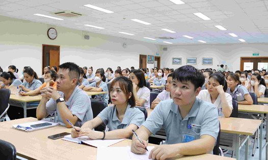 Công nhân, lao động Công ty TNHH Yazaki Hải Phòng Việt Nam tại Thái Bình tham gia buổi tuyên truyền. Ảnh: Bá Mạnh