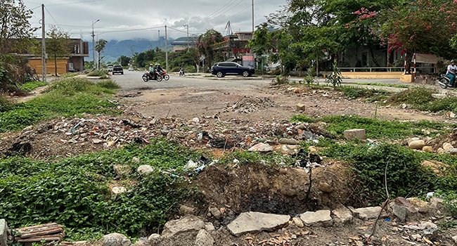 Dự án đường trăm tỉ chậm tiến độ do 2 hộ dân chưa nhận bồi thường