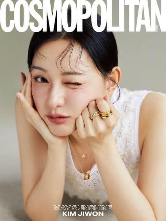 Trang bìa tạp chí chủ đề “Ánh nắng tháng 5” của Kim Ji Won. Ảnh: Cosmopolitan