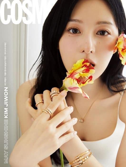 Kim Ji Won gợi cảm trong bộ ảnh tạp chí. Ảnh: Cosmopolitan