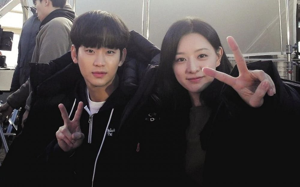 Tấm ảnh gây sốt của Kim Soo Hyun và Kim Ji Won. Ảnh: Instagram