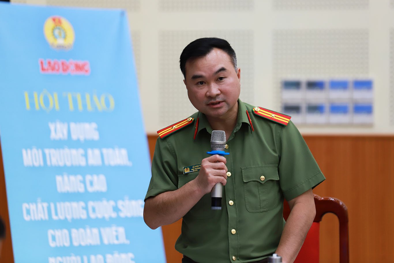 Thiếu tá Lê Anh Tuấn, Phó Trưởng phòng 5 Cục An ninh mạng và Phòng, chống tội phạm sử dụng công nghệ cao. Ảnh: Tô Thế