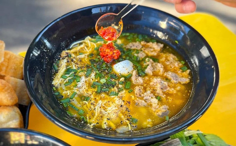 Một tô bánh canh đầy ắp. Ảnh: Bánh canh Hà Lan Buôn Mê