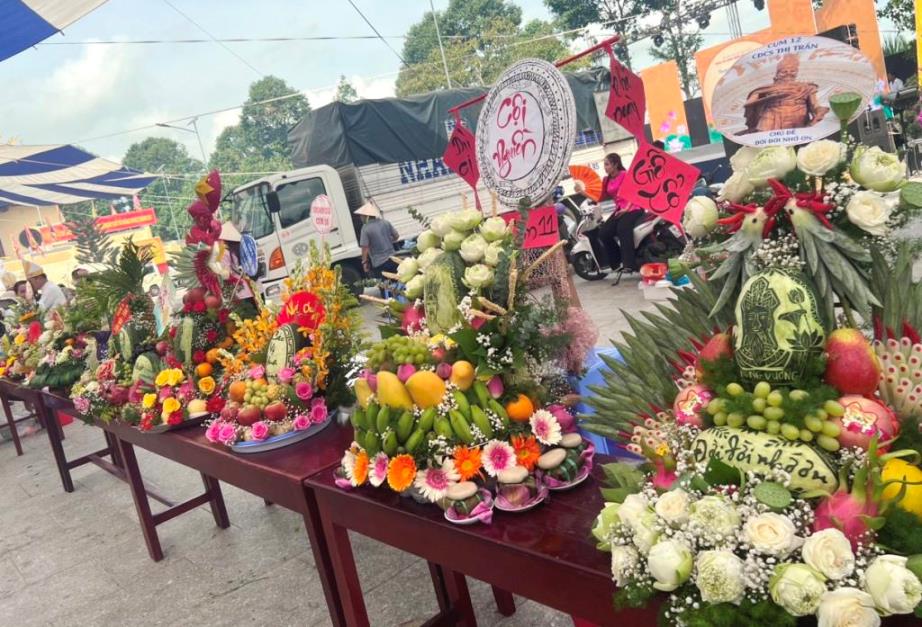 Các tác phẩm mâm ngũ quả tham dự hội thi. Ảnh: LĐLĐ Tân Hiệp