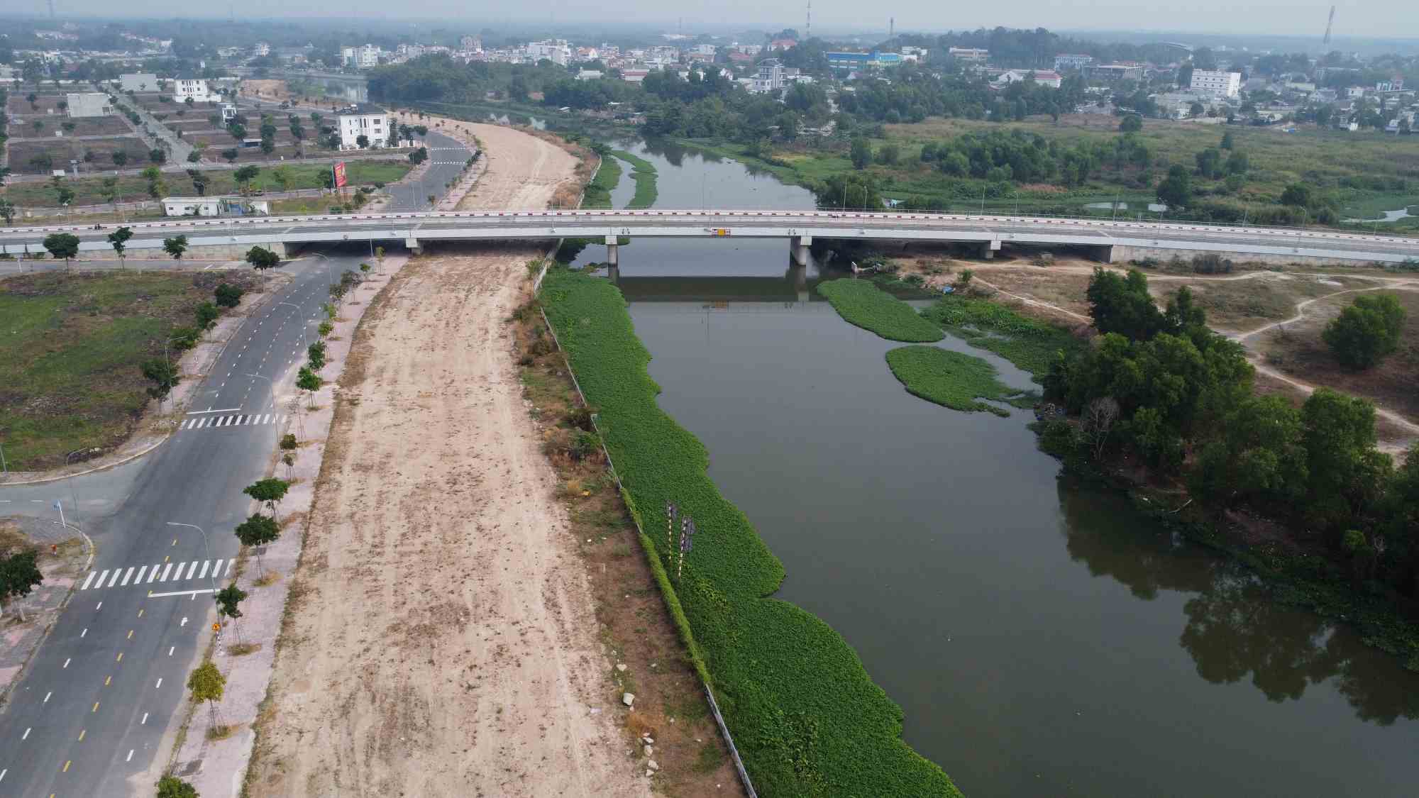 Hình ảnh Cầu Đò mới bắc qua sông Thị Tính. Ảnh: Đình Trọng
