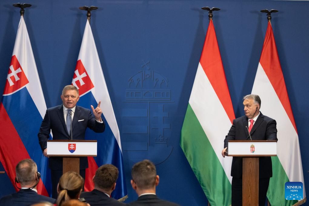 Thủ tướng Slovakia Robert Fico (trái) và Thủ tướng Hungary Viktor Orban (phải) họp báo chung tại Budapest, Hungary, ngày 16.1.2024. Ảnh: Xinhua