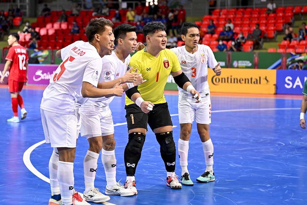 Tuyển futsal Myanmar ghi bàn gỡ hòa từ sai lầm của tuyển Việt Nam. Ảnh: AFC