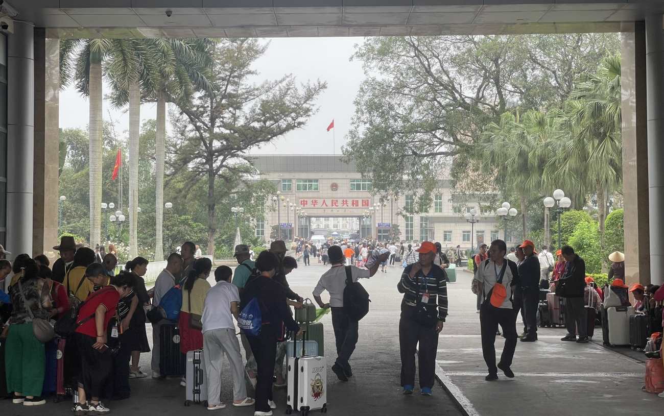 Từ nhiều năm qua, phần lớn lượng khách Trung Quốc đều do các công ty có trụ sở ở ngoài Quảng Ninh đăng ký đón. Ảnh: Nguyễn Hùng 