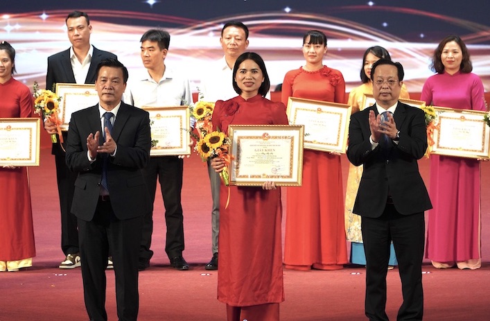 Hà Nội khen thưởng giáo viên đoạt giải Nhất hội thi giáo viên giỏi. Ảnh: Vân Trang 