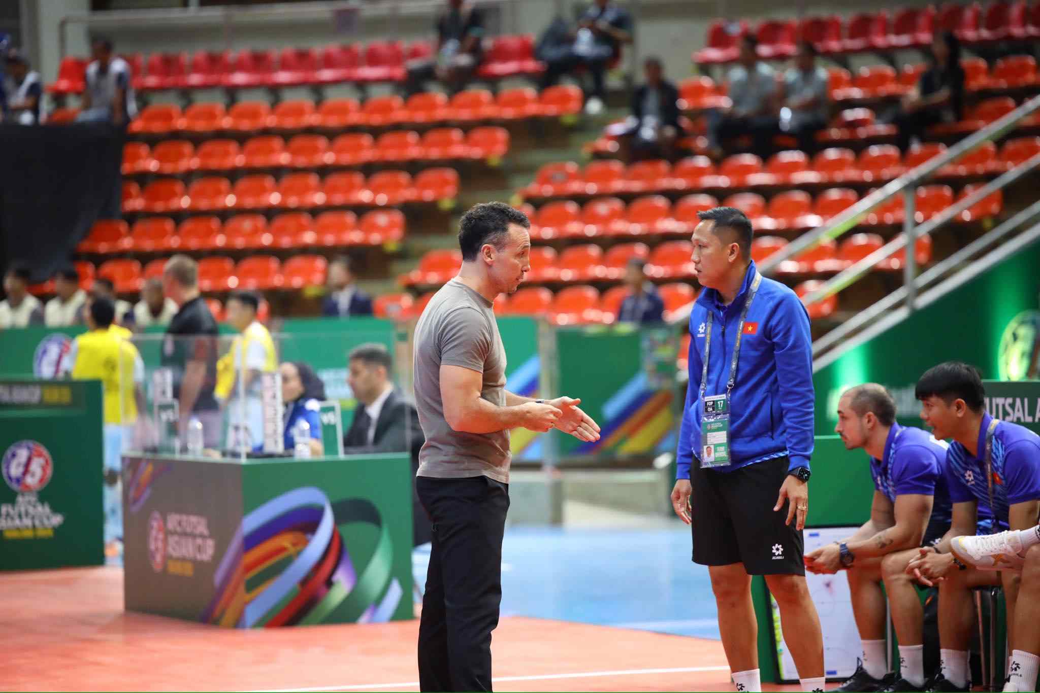 Huấn luyện viên Diego Giustozzi sẽ cần hơn nữa những toan tính cho tuyển futsal Việt Nam ở 2 trận đấu còn lại của bảng A với Trung Quốc và Thái Lan. Ảnh: VFF