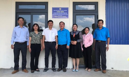 Công đoàn cơ sở Trường THCS Ninh Loan khánh thành công trình nhà công vụ. Ảnh: Mai Hương
