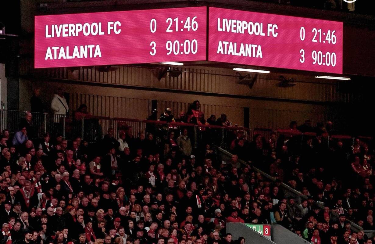 Liverpool để thua Atalanta 0-3 ngay tại Anfield.  Ảnh: Atalanta