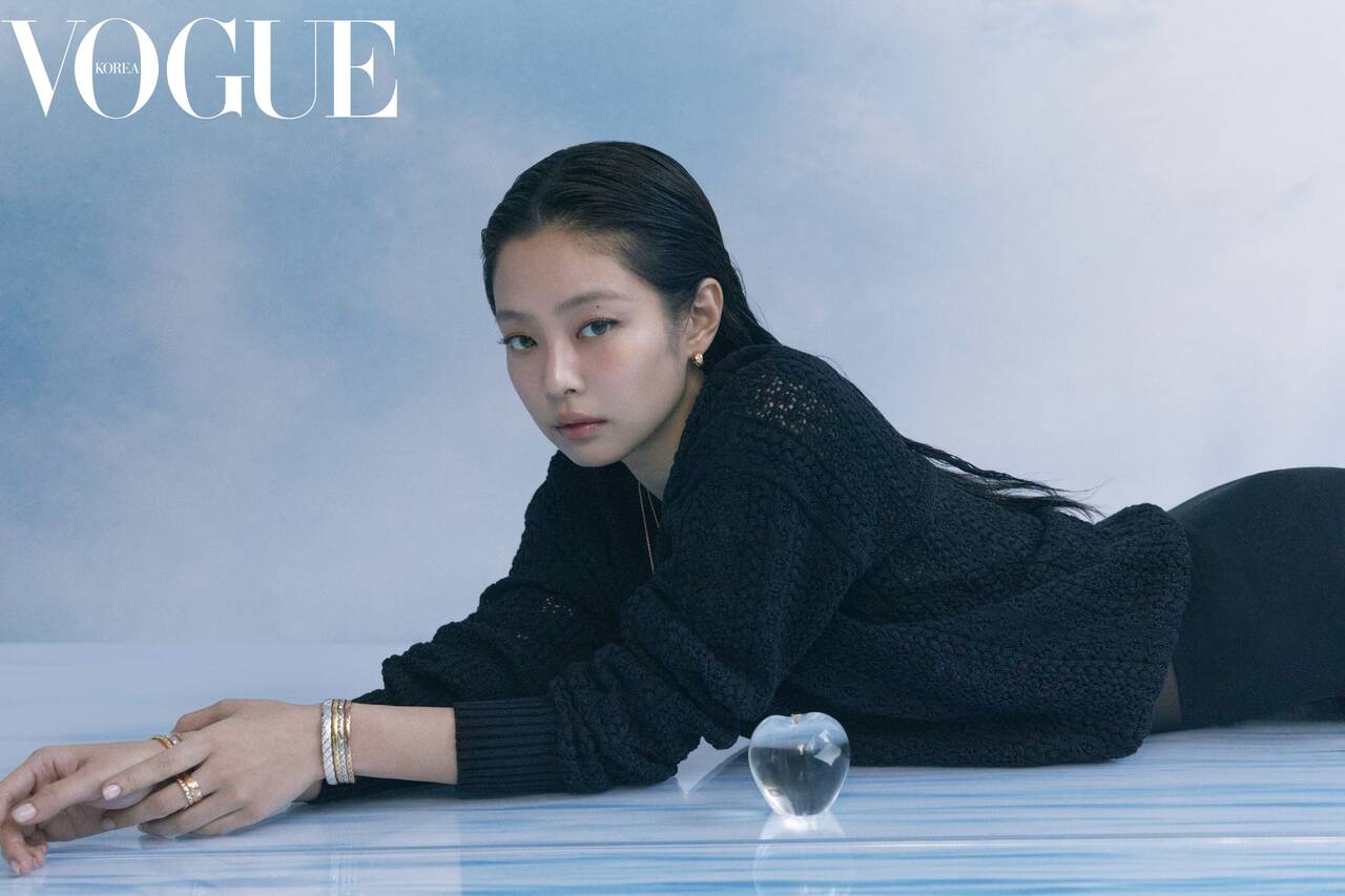 Jennie - gương mặt trang bìa Vogue Korea số tháng 5. Ảnh: Vogue