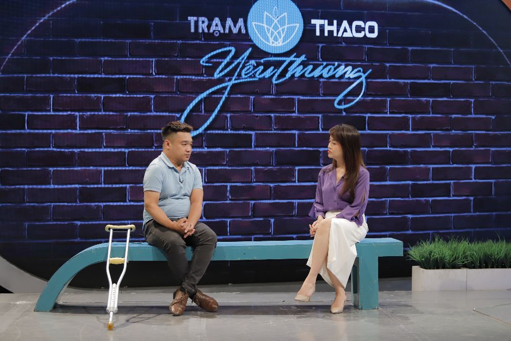 Chàng trai mắc căn bệnh bại não bẩm sinh Trần Thành Trung là khách mời trong chương trình "Trạm yêu thương". Ảnh: VTV
