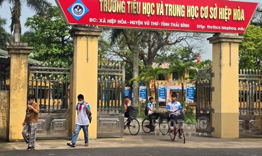 Trường TH&THCS Hiệp Hòa (xã Hiệp Hòa, huyện Vũ Thư, tỉnh Thái Bình) vẫn tổ chức dạy và học vào hôm nay 18.4 (tức 10.3 Âm lịch). Ảnh: Trung Du