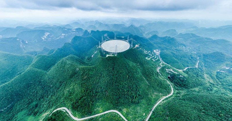 Kính thiên văn khổng lồ của Trung Quốc ghi dấu kỷ lục mới
