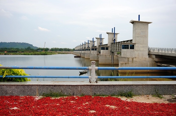 Dự án đập dâng hạ lưu sông Trà Khúc từng được điều chỉnh tổng mức đầu tư 2 lần từ 60,648 tỉ đồng lên 1.498 tỉ đồng (gấp hơn 24 lần). Ảnh: Viên Nguyễn