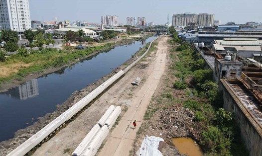 Gói thầu XL-06 thuộc dự án cải tạo môi trường kênh Tham Lương - Bến Cát - rạch Nước Lên. Ảnh: Anh Tú