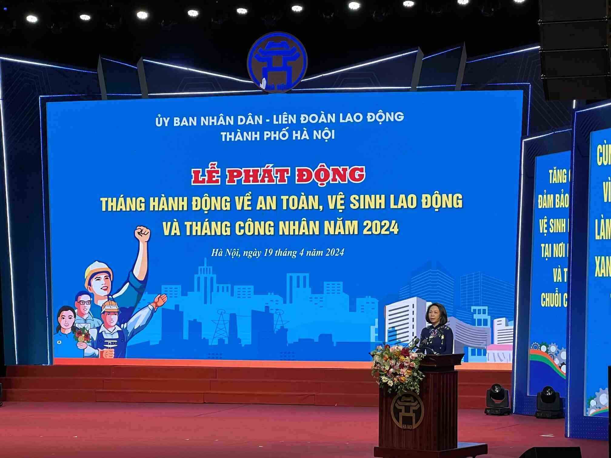 Bà Vũ Thu Hà - Thành ủy viên, Phó Chủ tịch Ủy ban nhân dân thành phố Hà Nội phát động Tháng Công nhân, Tháng hành động về An toàn vệ sinh lao động năm 2024. Ảnh: Kiều Vũ