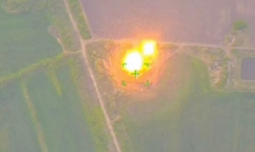 Tên lửa Nga tấn công căn cứ không quân Ukraina. Ảnh chụp màn hình
