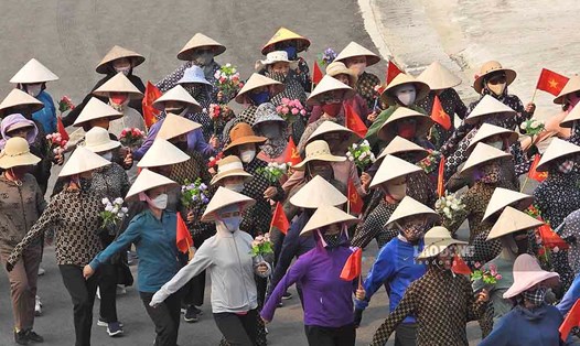 Hàng nghìn người dân Điện Biên hăng say tập luyện để chuẩn bị tham gia diễu binh diễu hành trong Lễ kỷ niệm 70 năm Chiến thắng Điện Biên Phủ. Ảnh: Văn Thành Chương