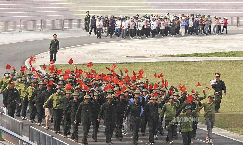 Ông Nguyễn Hồng Thao ở khối cựu chiến binh cho biết, càng gần đến ngày chính thức diễn ra lễ kỷ niệm, chúng tôi lại càng háo hức và cố gắng tập luyện thật nghiêm túc, tập trung cao độ để đáp ứng những yêu cầu khắt khe về đội hình.