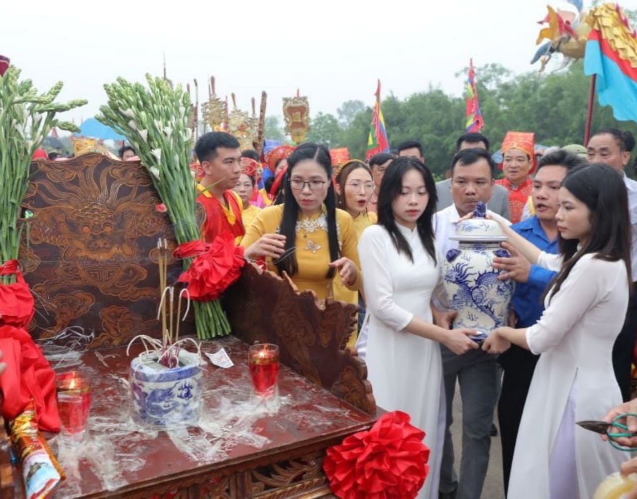 Lễ rước nước là một trong những nghi lễ chính của Lễ hội Hoa Lư. Ảnh: Nguyễn Trường