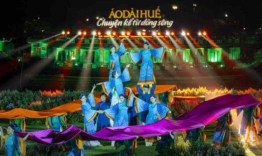 Lễ hội Áo dài Festival Huế 2023. Thừa Thiên Huế là địa phương đi đầu trong việc tổ chức một hình thái lễ hội đương đại mang tầm quốc gia, quốc tế. Ảnh: Quảng An.