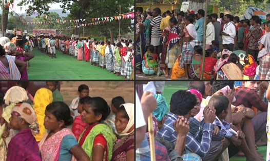 Người dân Ấn Độ xếp hàng bỏ phiếu trong cuộc bầu cử Ấn Độ. Ảnh: AFP