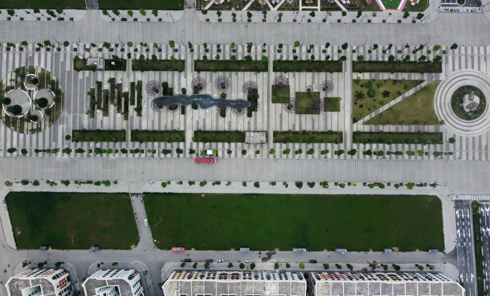 Quảng trường biển Sầm Sơn, được xem là quảng trường lớn nhất xứ Thanh. Công trình này được đầu tư xây dựng từ tháng 10.2020, có sức chứa hàng chục nghìn người. Nơi đây là địa điểm tổ chức các sự kiện quan trọng của TP. Sầm Sơn và tỉnh Thanh Hóa. Ảnh: Quách Du 
