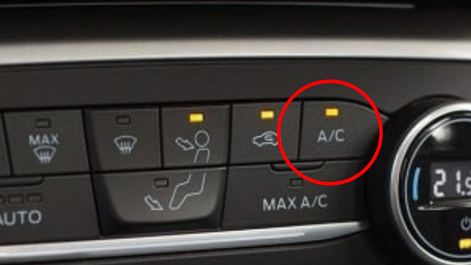 Điều chỉnh nhiệt độ hợp lý để không làm ảnh hưởng đến sức khỏe người ngồi trong xe. Đồ họa: Hoàng Nam