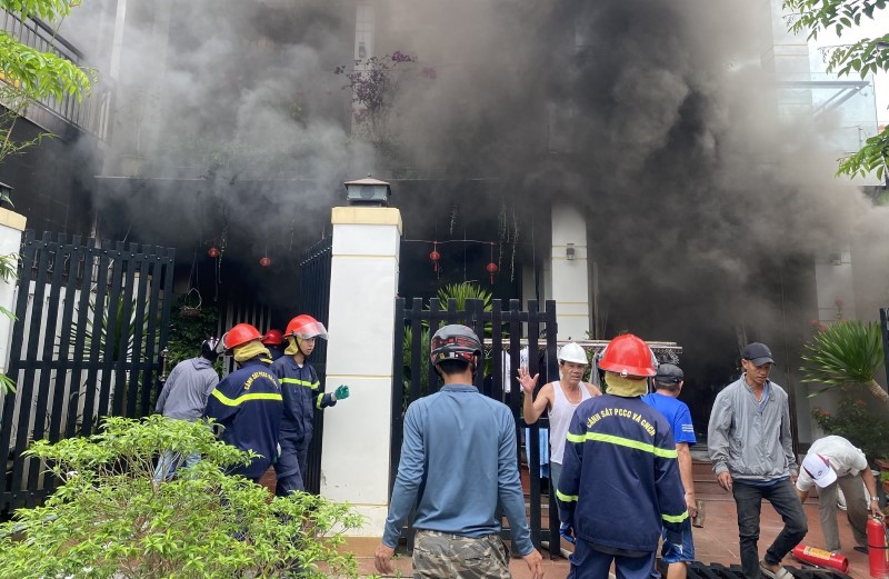 Hiện trường vụ tự châm lửa đốt nhà ở Hội An, Quảng Nam. Ảnh: Công an cung cấp.