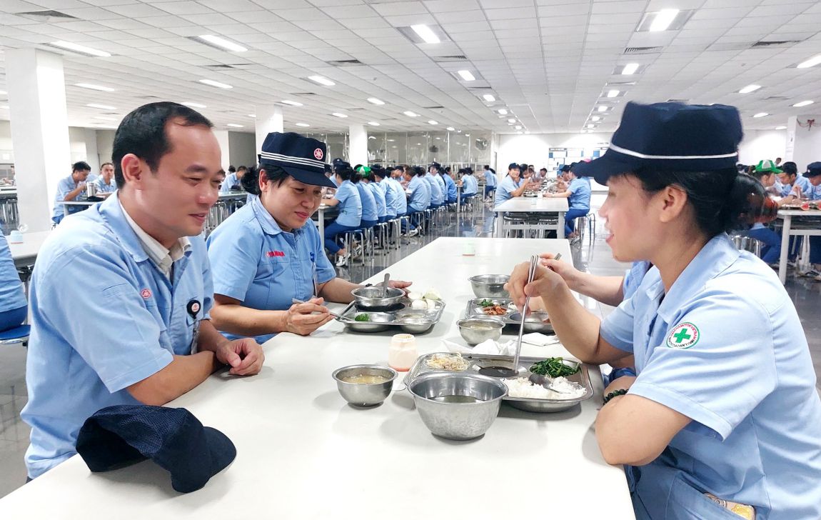Bữa ăn trưa tại Công ty TNHH Yamaha Motor Việt Nam. Ảnh: Mạnh Quân
