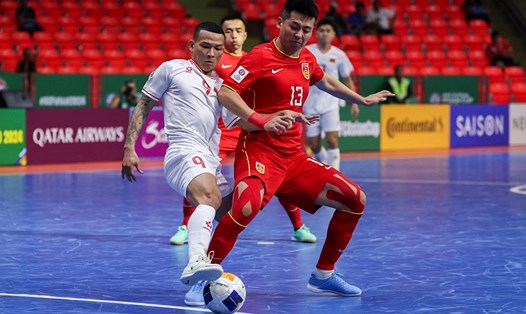 Tuyển futsal Việt Nam (áo trắng) thi đấu không thuyết phục trước tuyển Trung Quốc. Ảnh: AFC