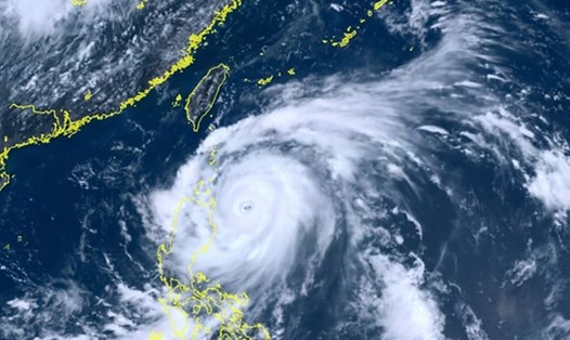 Ảnh vệ tinh cơn bão Doksuri ở gần miền bắc Philippines, ngày 25.7.2023. Ảnh: Viện Công nghệ Thông tin và Truyền thông Quốc gia
