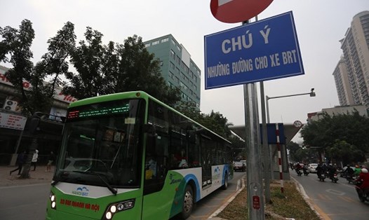Số phận buýt nhanh của Hà Nội sẽ ra sao khi hoạt động không hiệu quả. Ảnh: Thế Đại 