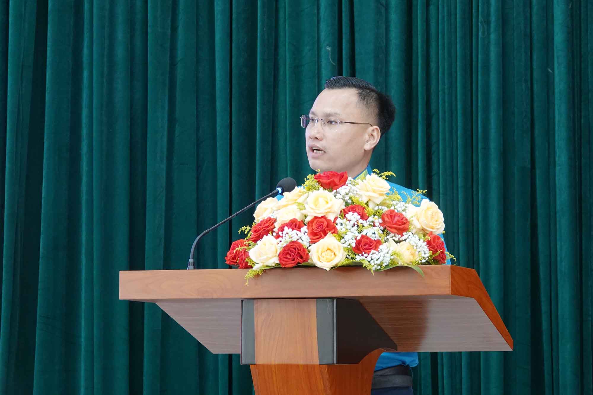 Ông Nguyễn Đức Thạch - Chủ tịch Công đoàn các KKT tỉnh Hà Tĩnh phát động Tháng Công nhân. Ảnh: Trần Tuấn.