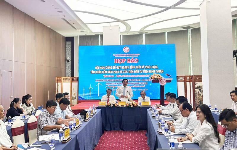 Họp báo Hội nghị công bố quy hoạch tỉnh thời kỳ 2021-2030, tầm nhìn đến năm 2050 và xúc tiến đầu tư tỉnh Ninh Thuận. Ảnh: Hạ Mây