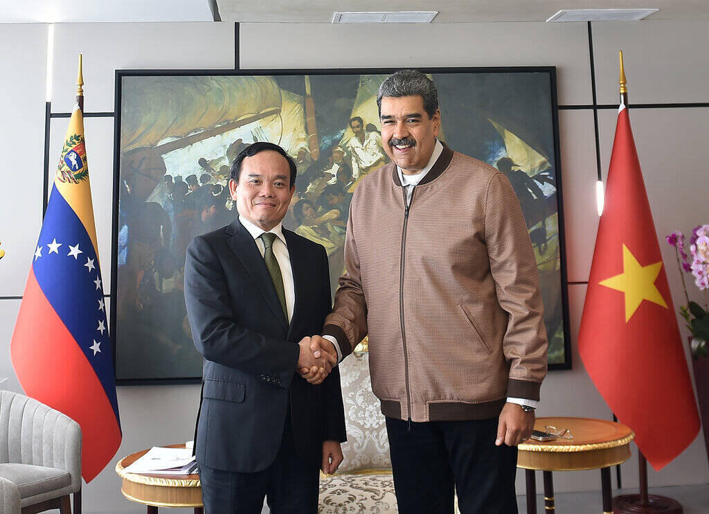 Phó Thủ tướng Chính phủ Trần Lưu Quang và Tổng thống Venezuela Nicolás Maduro Moros. Ảnh: Hải Minh/VGP