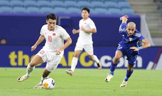 U23 Việt Nam (trắng) hướng đến tấm vé tứ kết giải U23 châu Á 2024. Ảnh: VFF