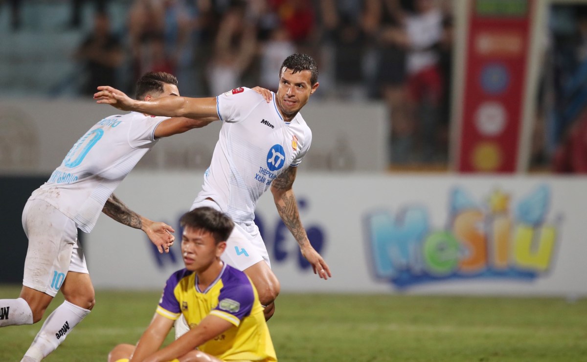 Việc ghi bàn sau phút 90 là đặc sản của đội Nam Định mùa này. Ảnh: Nam Định FC