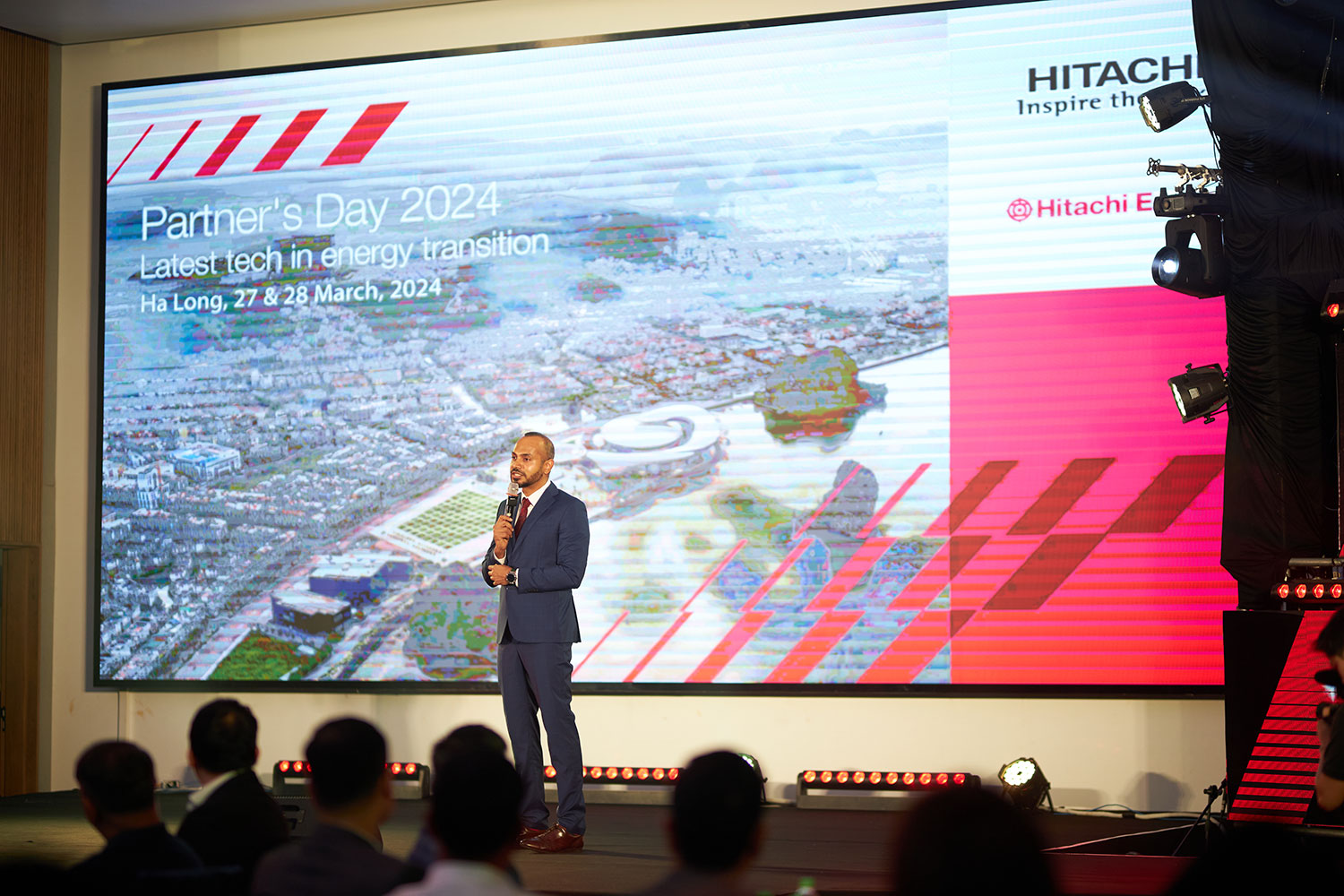 Ông Chandan Singh, Tổng giám đốc Hitachi Energy Việt Nam, phát biểu tại sự kiện. Ảnh: Hitachi