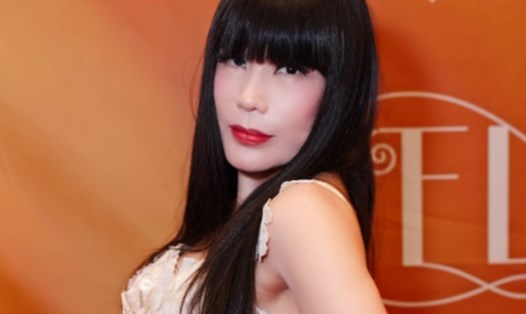 Nữ ca sĩ Nhật Hạ  thể hiện 14 ca khúc trong phim "Đóa hoa mong manh". Ảnh: NVCC.